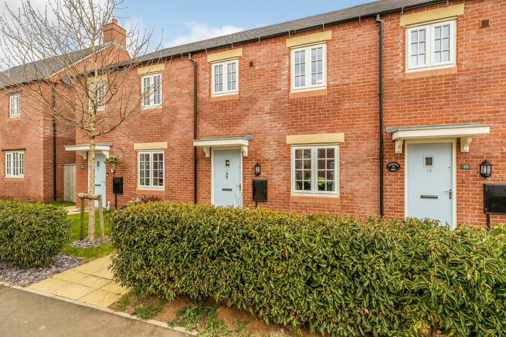 2 bed terraced house to rent in Parsons Piece, Banbury, Oxon OX16, £