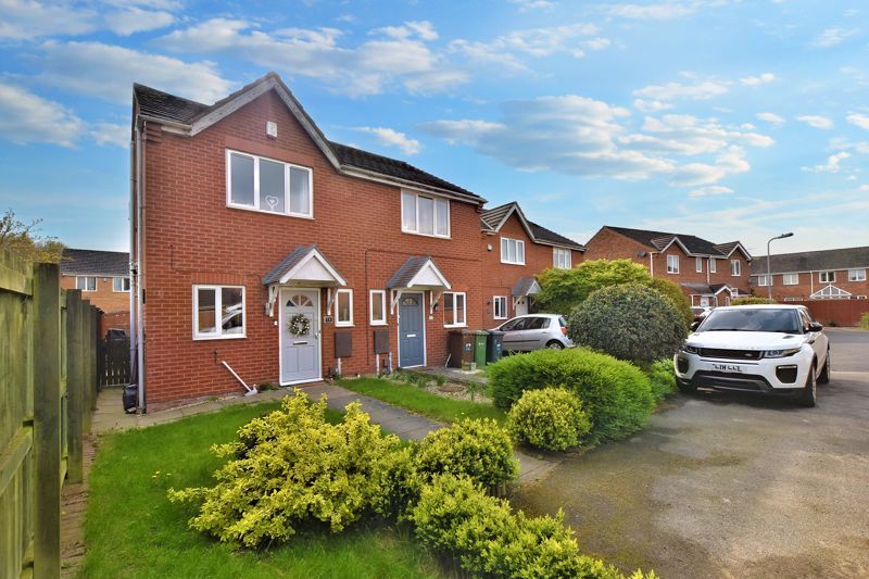 2 bed semidetached house for sale in Petersfield Close, Lincoln LN6
