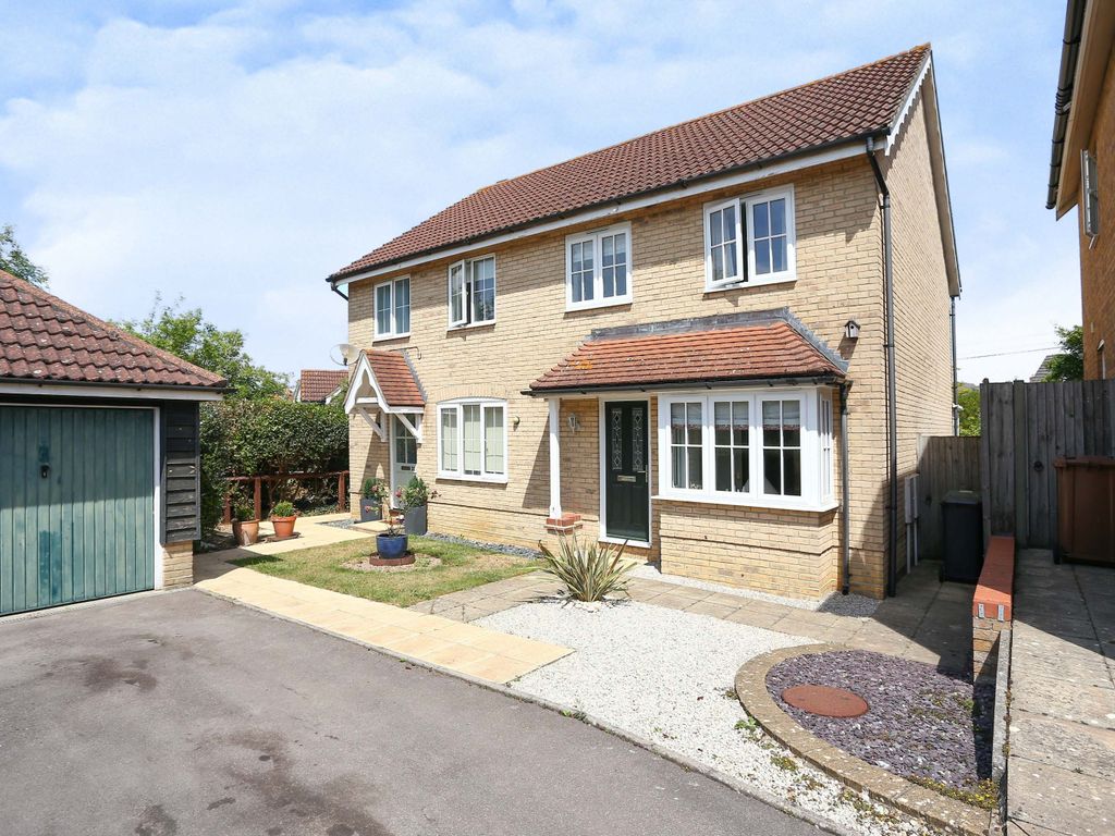 3 bed semidetached house for sale in Kingfisher Way, Stowmarket IP14