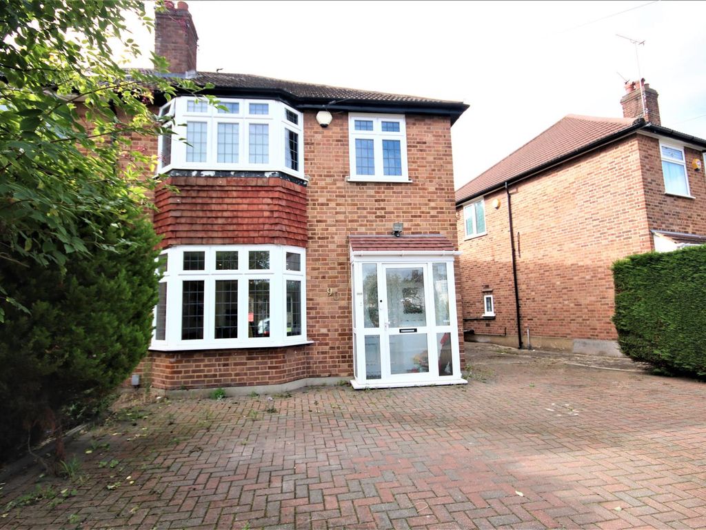 3 bed semidetached house for sale in Gloucester Gardens, Cockfosters