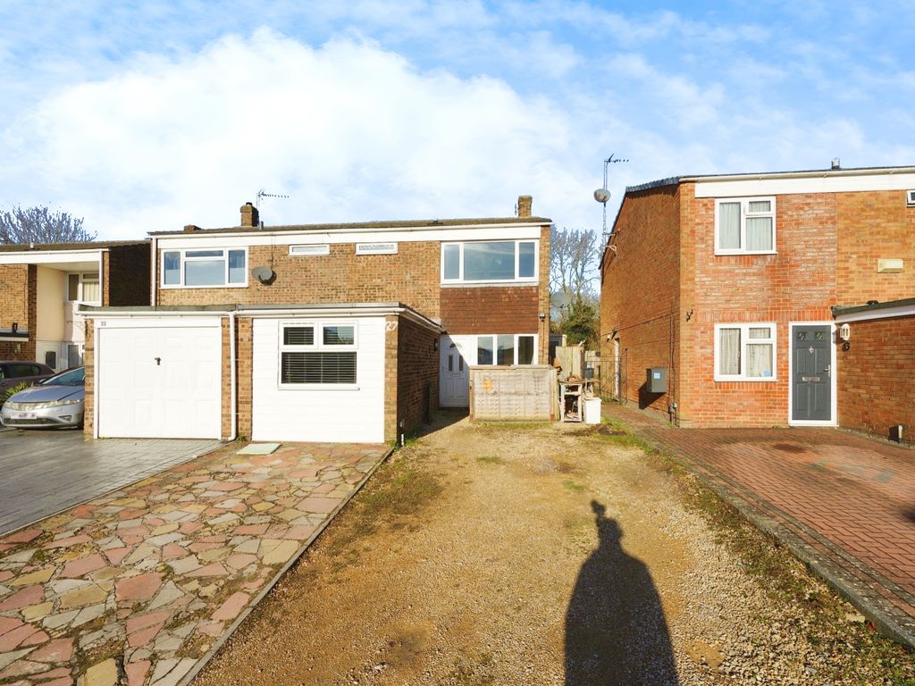 3 bed semidetached house for sale in Burden Close, Swindon SN3, £