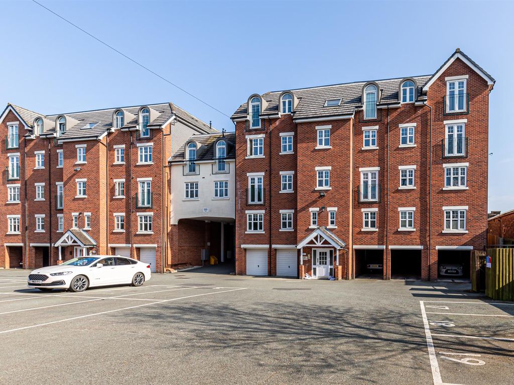 1 bed flat for sale in Parkgate Court, Wilderspool Causeway, Warrington