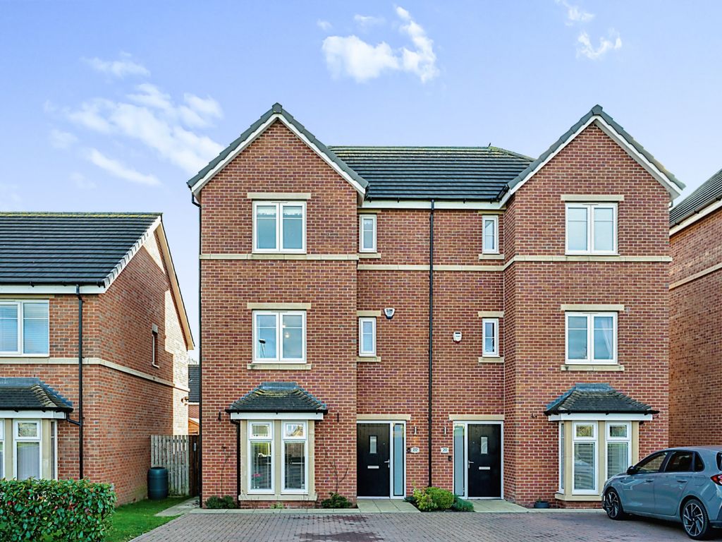 3 bed semidetached house for sale in Mayfair Mount, Crossgates, Leeds