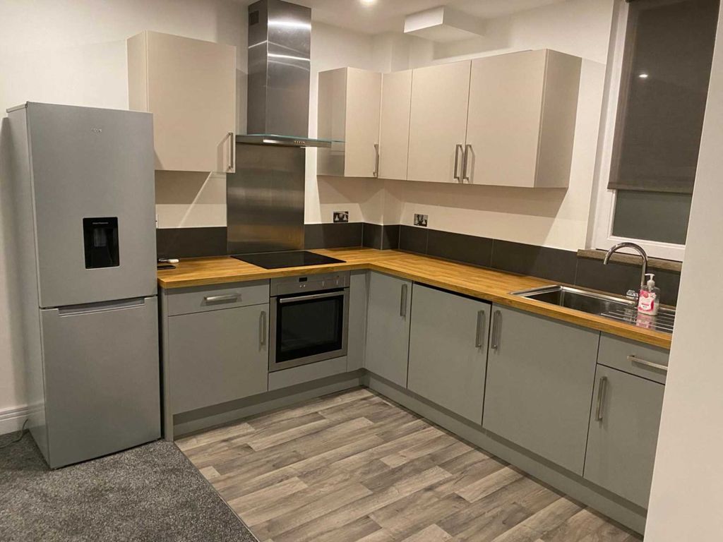 2 bed flat to rent in Windsor Road, Slough SL1, £1,450 pcm Zoopla