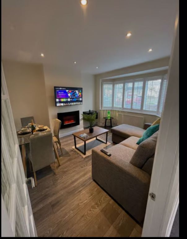 2 bed flat to rent in West End Road, Ruislip HA4, £2,100 pcm Zoopla