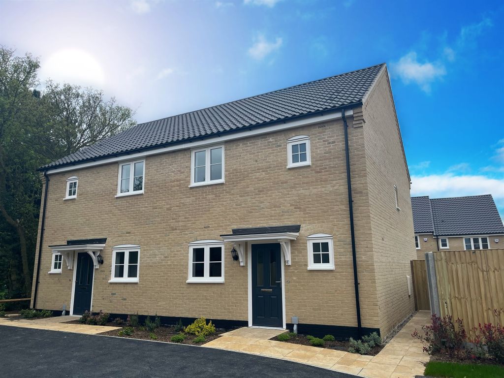 3 bed semidetached house for sale in Bramley Place, Debenham
