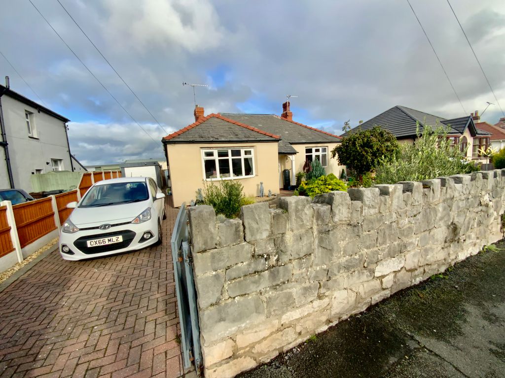 2 bed bungalow for sale in Marine Road, Pensarn, Abergele LL22, £
