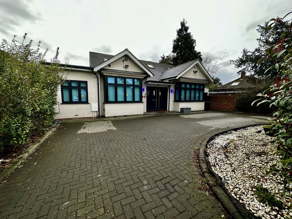 6 bed bungalow for sale in Yeading Lane, Hayes UB4, £1,299,950 Zoopla