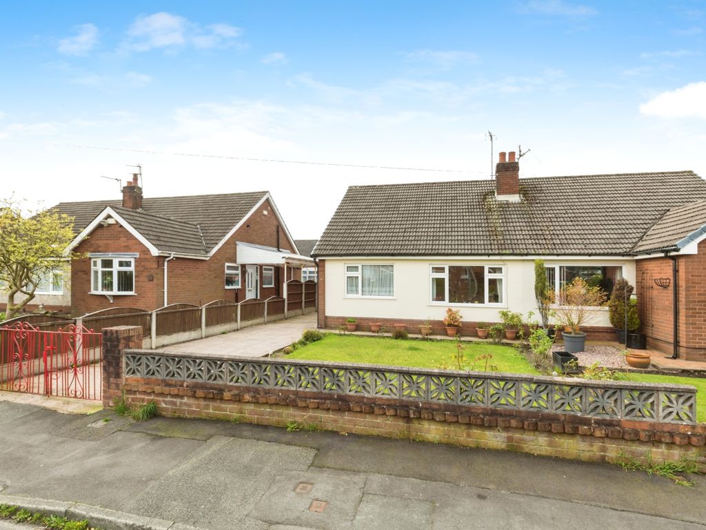 3 bed bungalow for sale in St. Davids Road, Leyland, Lancashire PR25, £