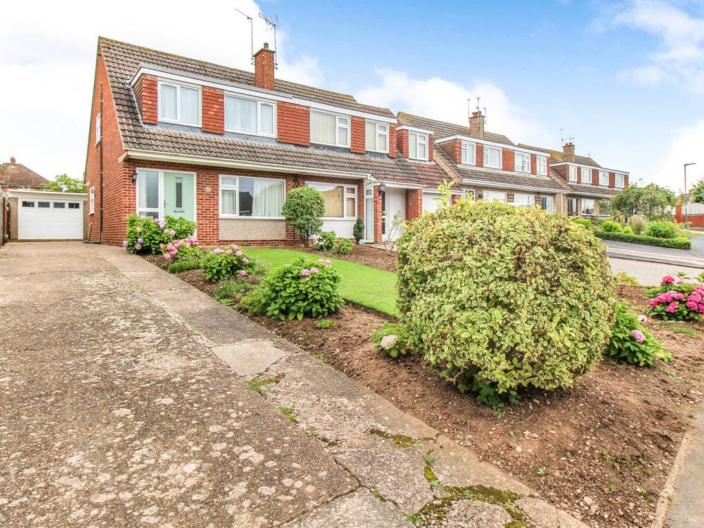 3 bed semidetached house for sale in Ashford Gardens, Whitnash CV31, £