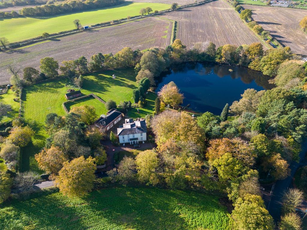 5 bed country house for sale in Lawton Heath Road, Church Lawton, Stoke