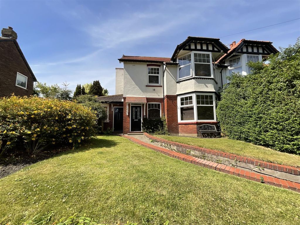4 bed semidetached house for sale in Scalby Road, Scarborough YO12