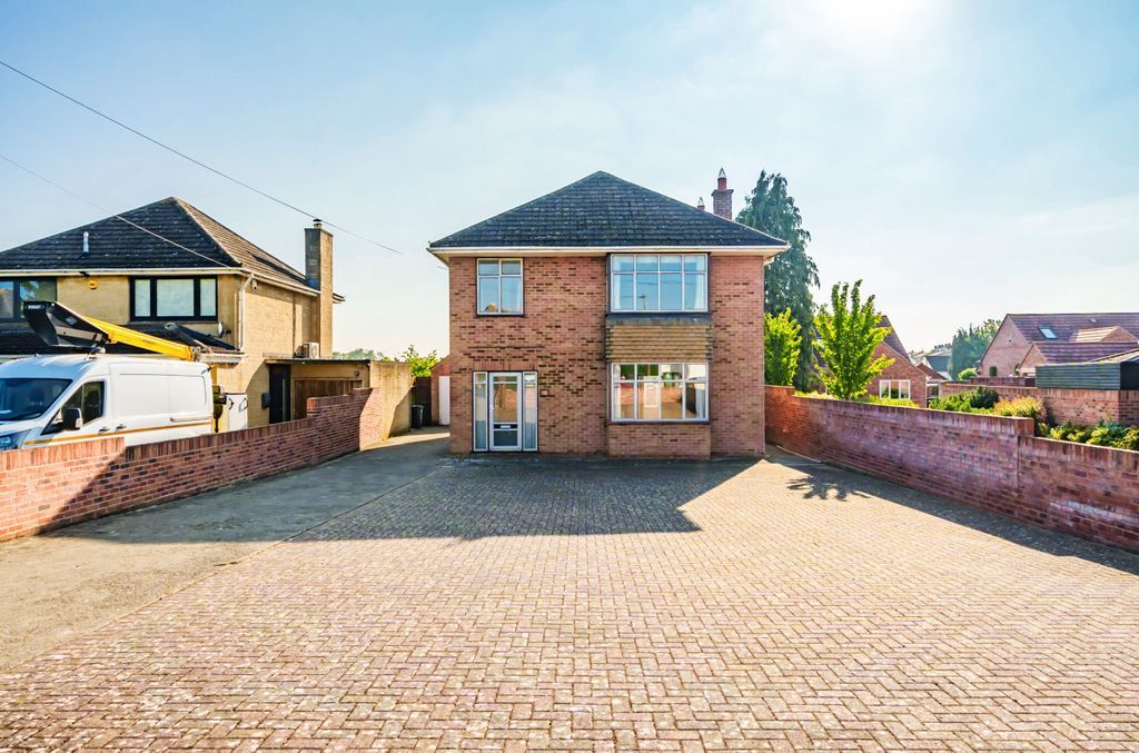 3 bed detached house for sale in Church Walk South, Swindon SN2 Zoopla