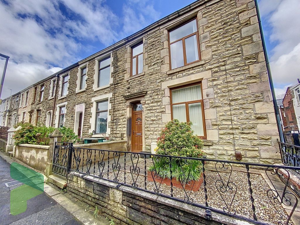 3 bed end terrace house for sale in Earnsdale Road, Darwen BB3, £