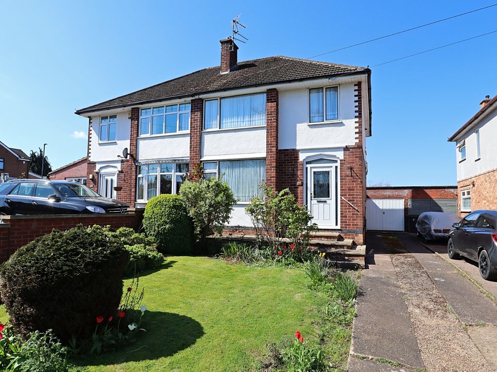 3 bed semidetached house for sale in Weddington Road, Nuneaton CV10