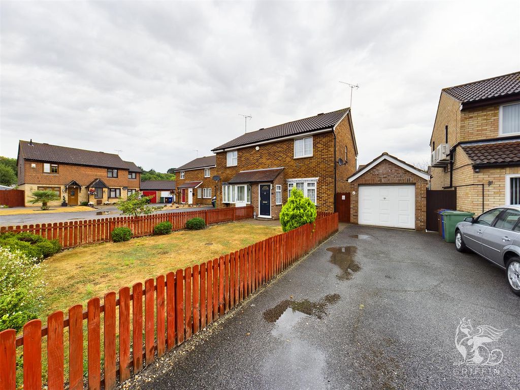 3 bed semidetached house for sale in Curling Lane, Badgers Dene, Grays