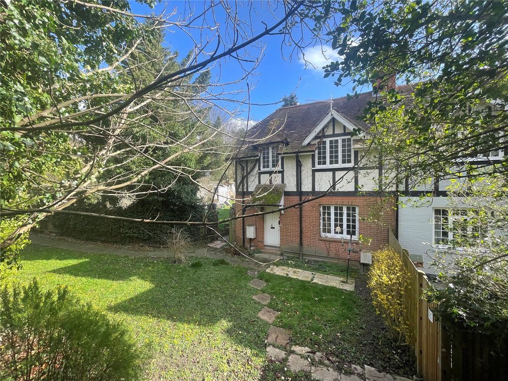 3 bed semidetached house for sale in Epsom Road, West Clandon