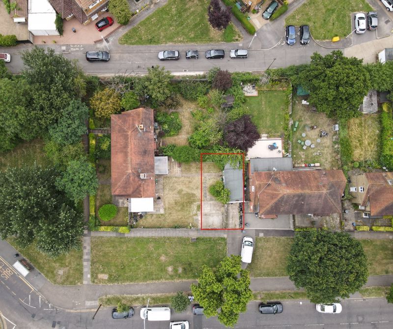 3 bed property for sale in Manford Way, Chigwell IG7, £300,000 Zoopla