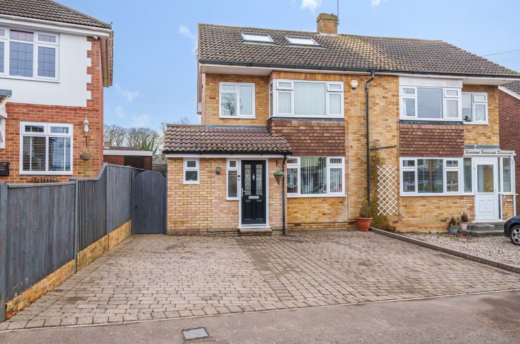 5 bed semidetached house for sale in Morley Road, Basingstoke