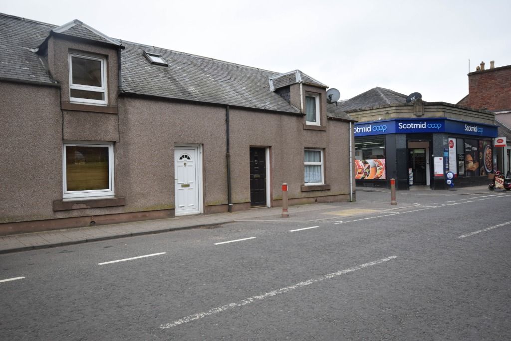 2 bed terraced house to rent in Airlie Street, Alyth, Perthshire PH11