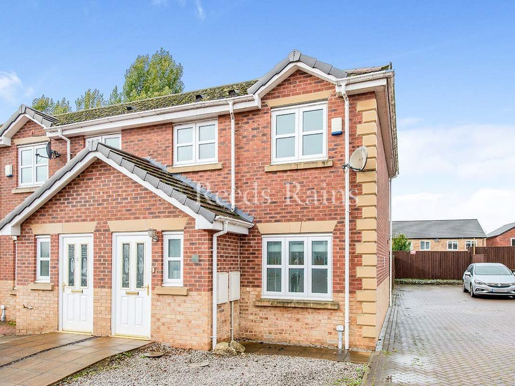 3 bed end terrace house to rent in Queens Close, Great Preston, Leeds