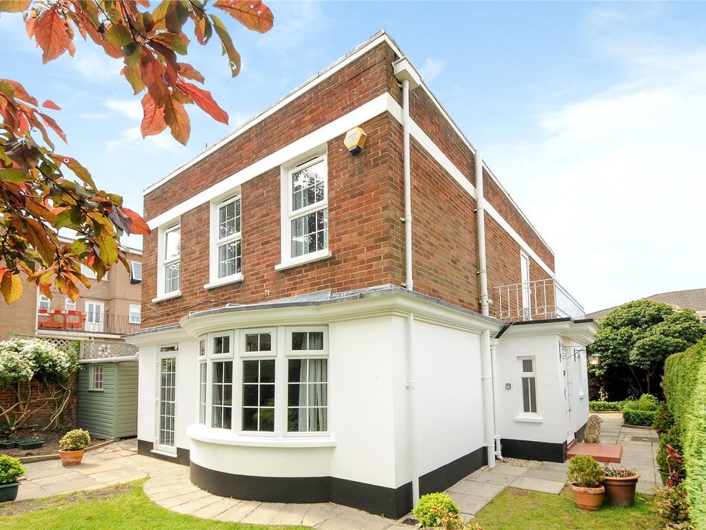 4 bed detached house to rent in Broomfield Close, Ascot, Berkshire SL5