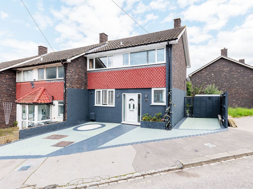 3 bed end terrace house for sale in College Green, London SE19, £