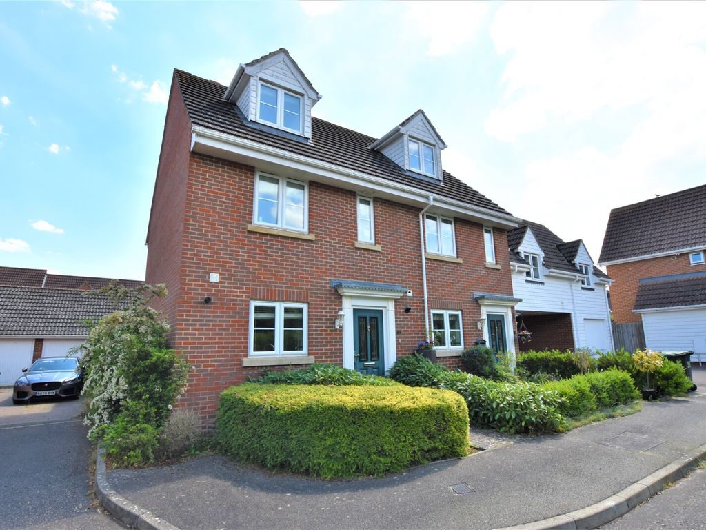 3 bed semidetached house for sale in Rowan Way, Woodlands Park, Great