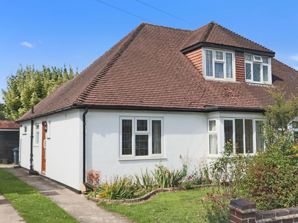 2 bed semidetached bungalow for sale in Homefield Road, Coulsdon CR5