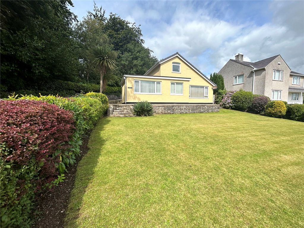3 bed bungalow for sale in Lon Fron, Llangefni, Anglesey LL77, £295,000
