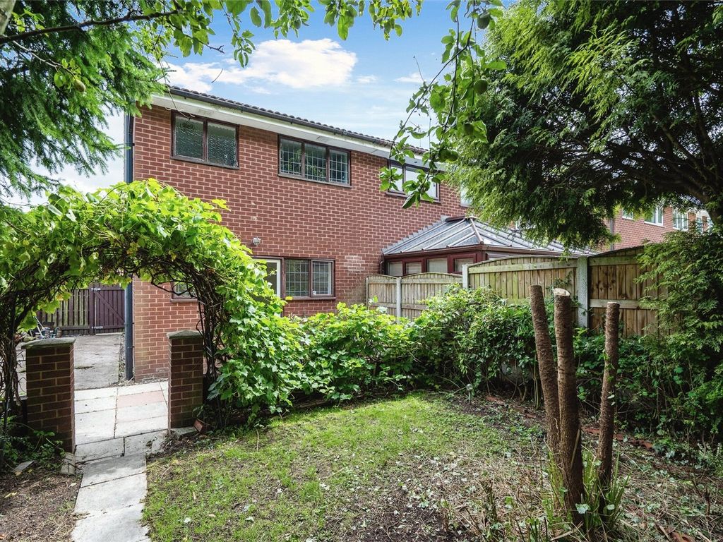 3 bed semidetached house for sale in Dove Close, Birchwood, Warrington