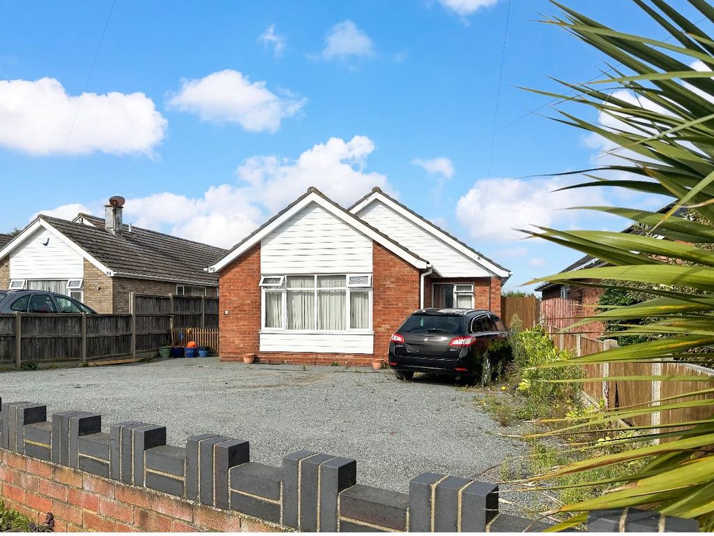 4 bed detached bungalow for sale in Winifred Way, CaisterOnSea, Great