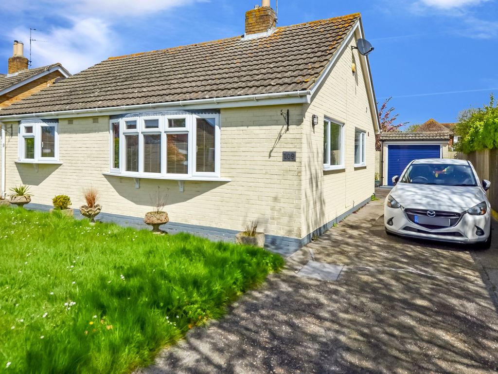 3 bed detached bungalow for sale in Queens Road, Littlestone TN28, £
