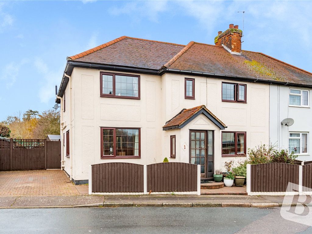 4 bed semidetached house for sale in Fairfield Road, Ongar, Essex CM5