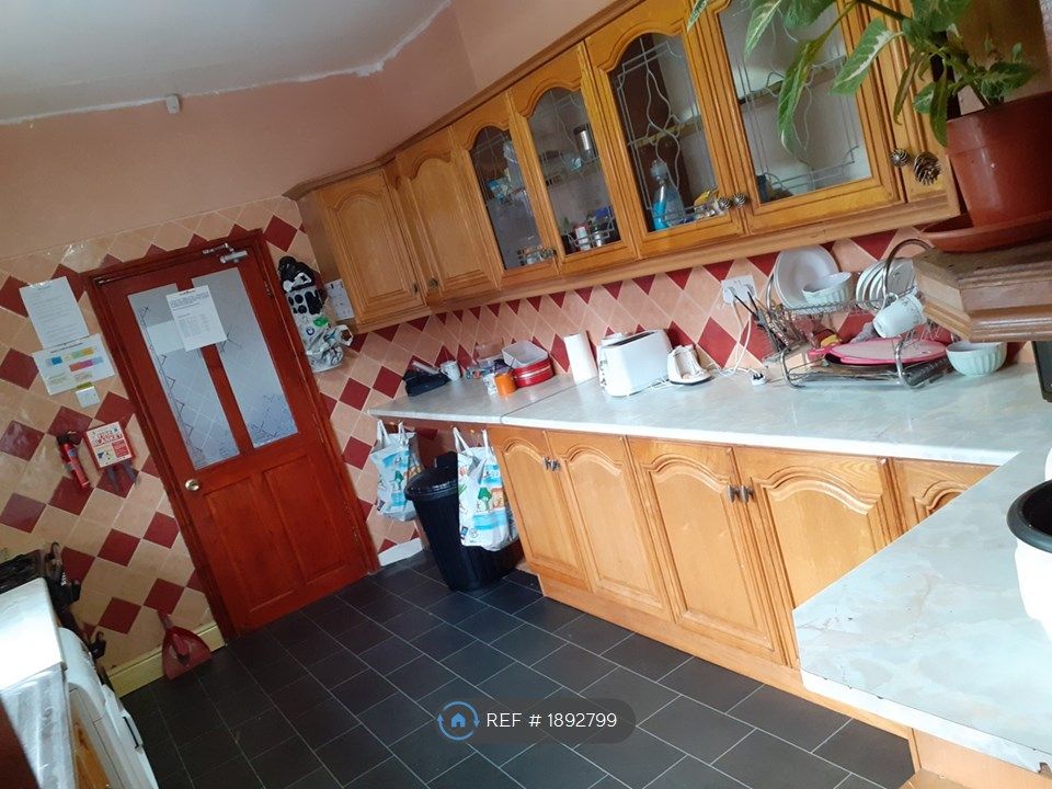 Room to rent in Gladstone Road, Sparkbrook, Birmingham B11, £400 pcm