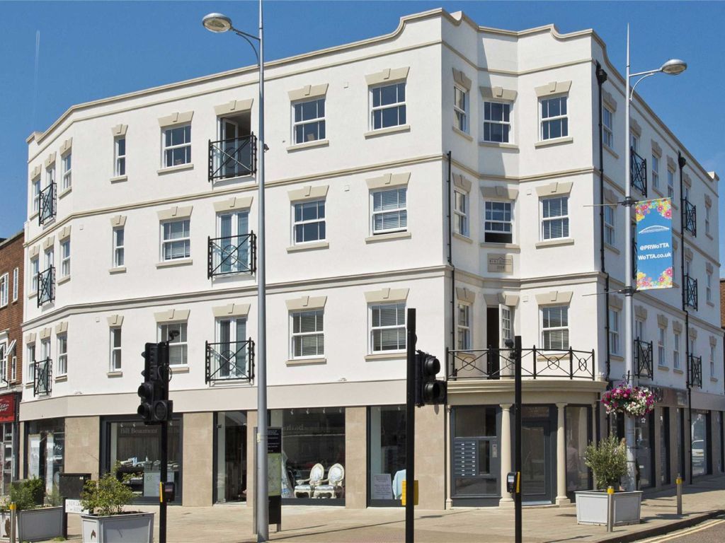 1 bed flat to rent in High Street, WaltonOnThames KT12, £1,295 pcm