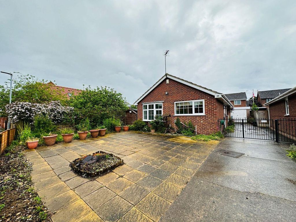 2 bed bungalow for sale in Bretton Avenue, Goole DN14, £170,000 Zoopla