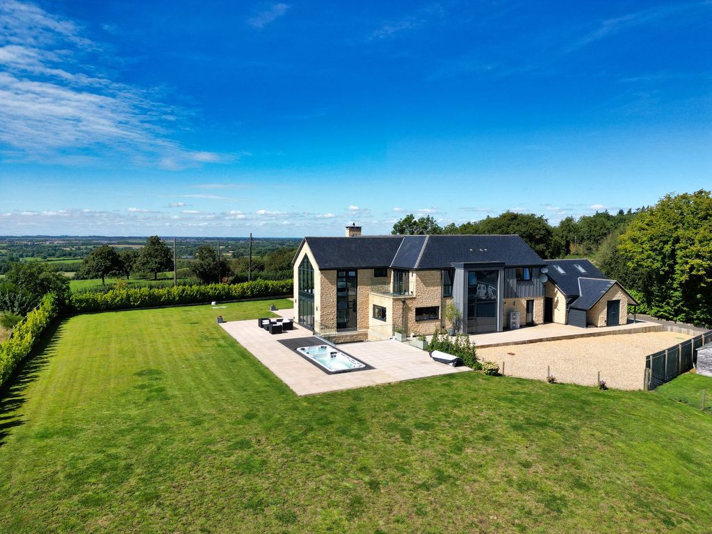 4 bed detached house for sale in Ivy Lane, Great Brickhill MK17, £