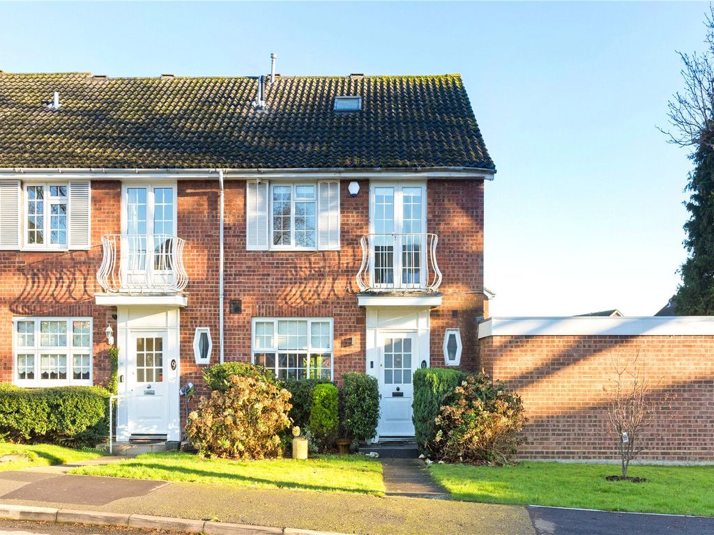 4 bed end terrace house for sale in Sunningdale Close, Stanmore HA7, £