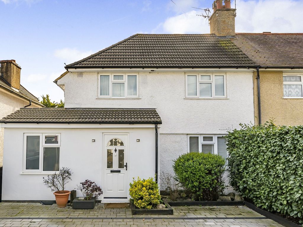 3 bed semidetached house for sale in Fotherley Road, Rickmansworth WD3