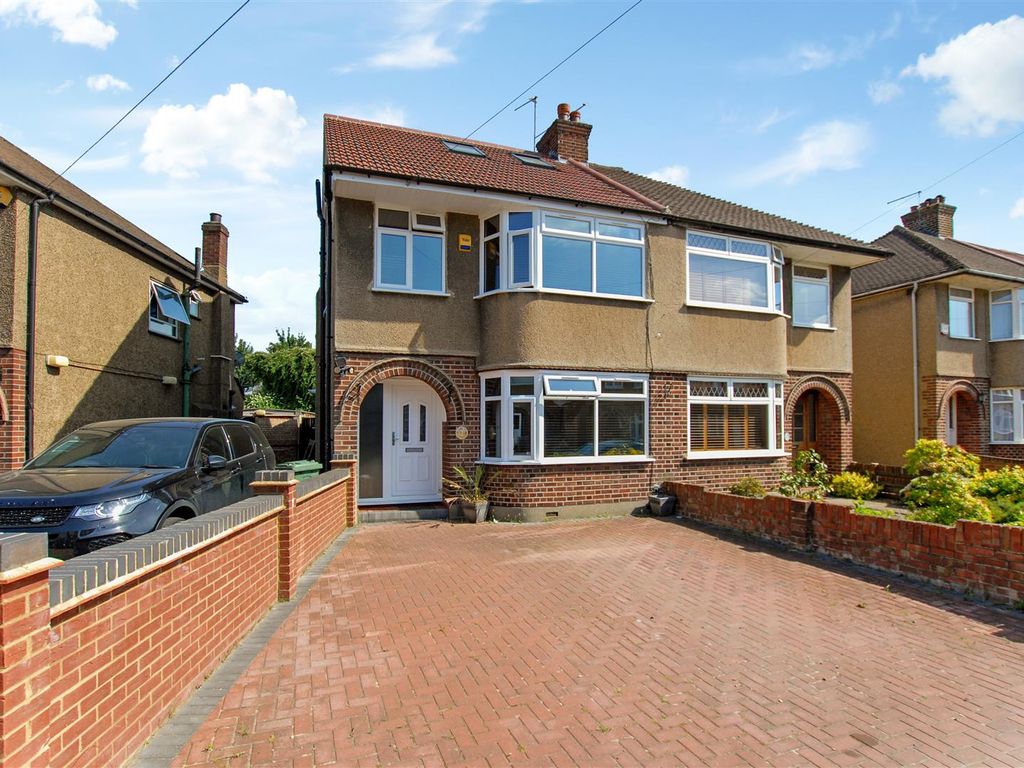 4 bed semidetached house for sale in Cotswold Close, Cowley, Uxbridge