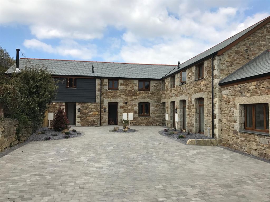 3 bed semidetached house to rent in Priory Road, St Columb Minor