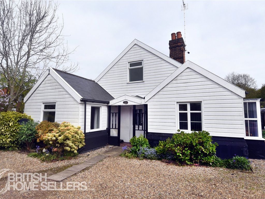 4 bed detached house for sale in Cherry Tree Lane, North Walsham