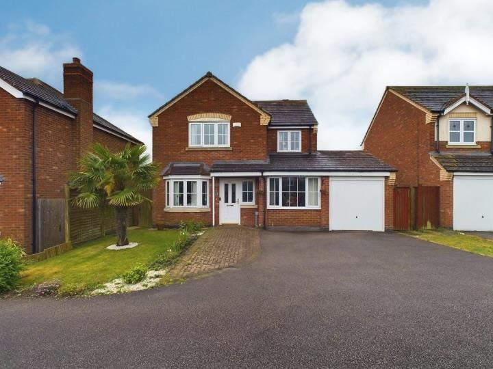 4 bed property for sale in Farnborough Close, Oakley Vale, Corby NN18