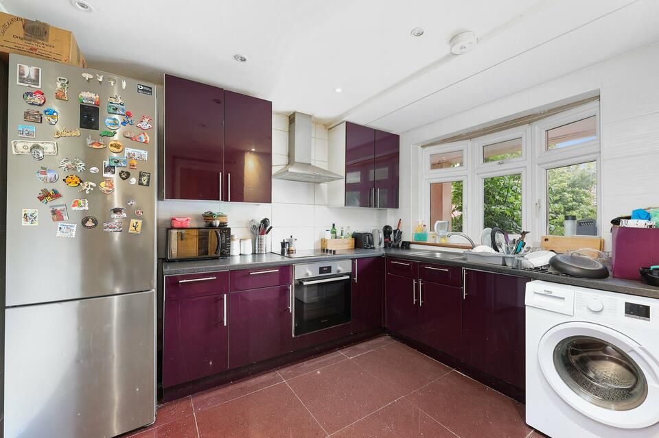 5 bed flat to rent in Malmesbury Road, London E3 Zoopla