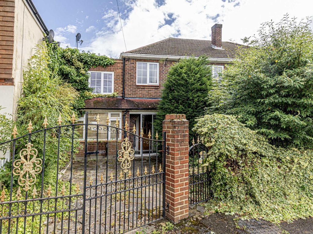 5 bed semidetached house for sale in Oakfield Road, Ashford TW15 Zoopla