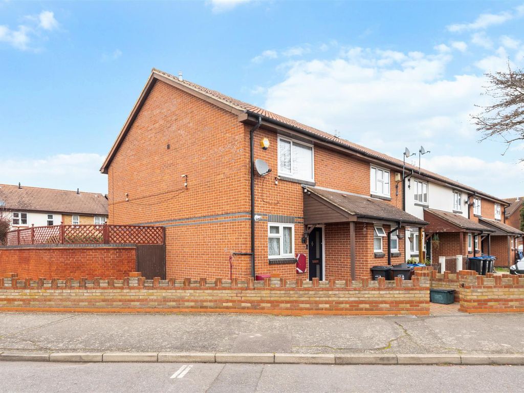 3 bed end terrace house for sale in Fairfield Close, Mitcham CR4 Zoopla