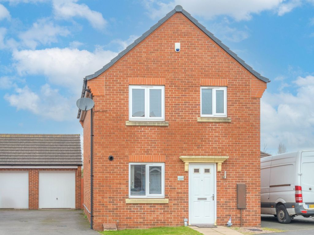 3 bed detached house to rent in Pel Crescent, Oldbury, West Midlands