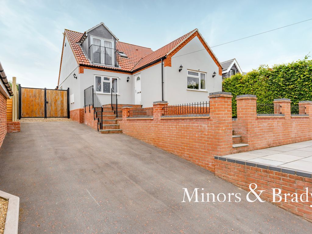 4 bed detached house for sale in Grove Avenue, New Costessey, Norwich