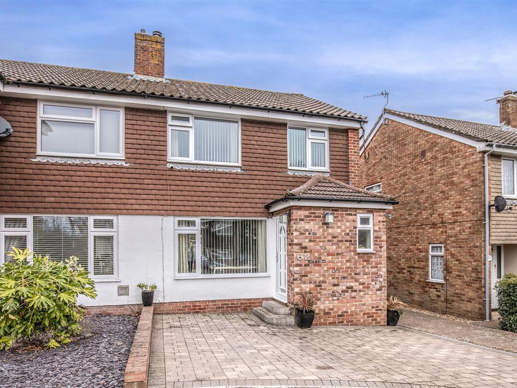 3 bed semidetached house for sale in Grange Close, Horam, Heathfield